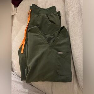 Figs scrubs moss set